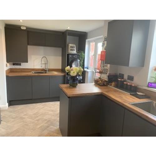 Fitted kitchen with modern grey cabinets and wood laminate worktops 500x500